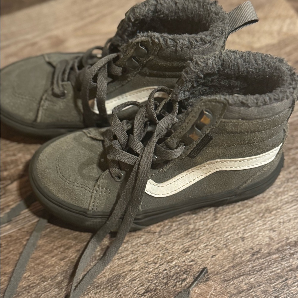 Vans Kids Gray High-Top Boots with White Stripe